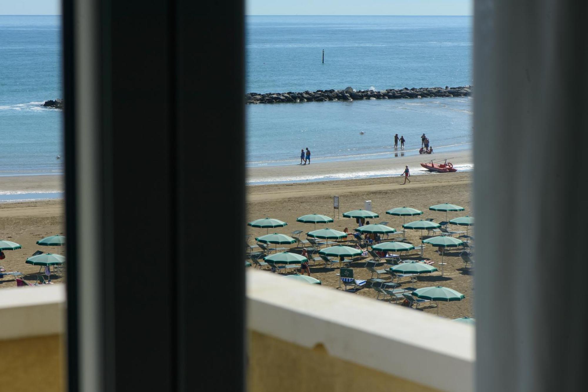 Nautic Beach Hotel Римини Экстерьер фото